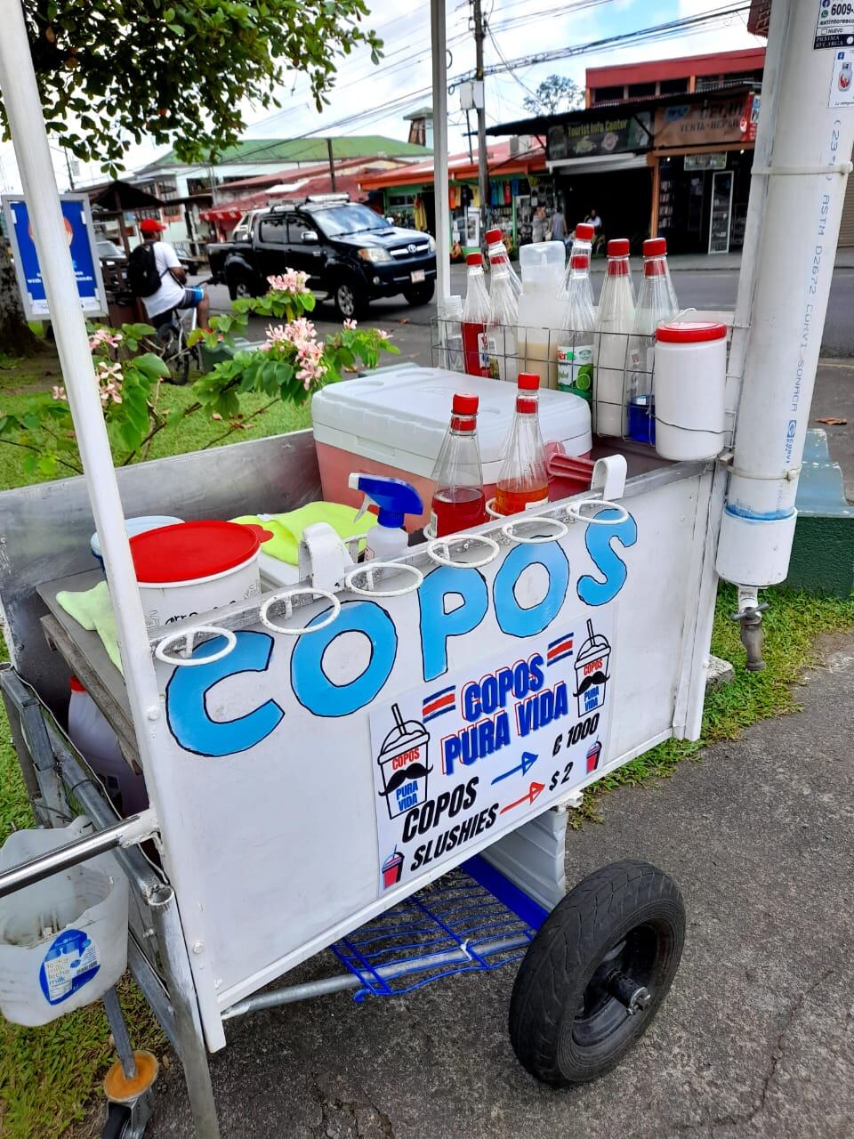 Antonio Padilla Madriz, Toño, quien fue despedido al puritico inicio de la pandemia, en el 2020 y por eso fue así como comenzó a lograr la gran ilusión de su vida: ser su propio patrón poniendo un negocio de copos