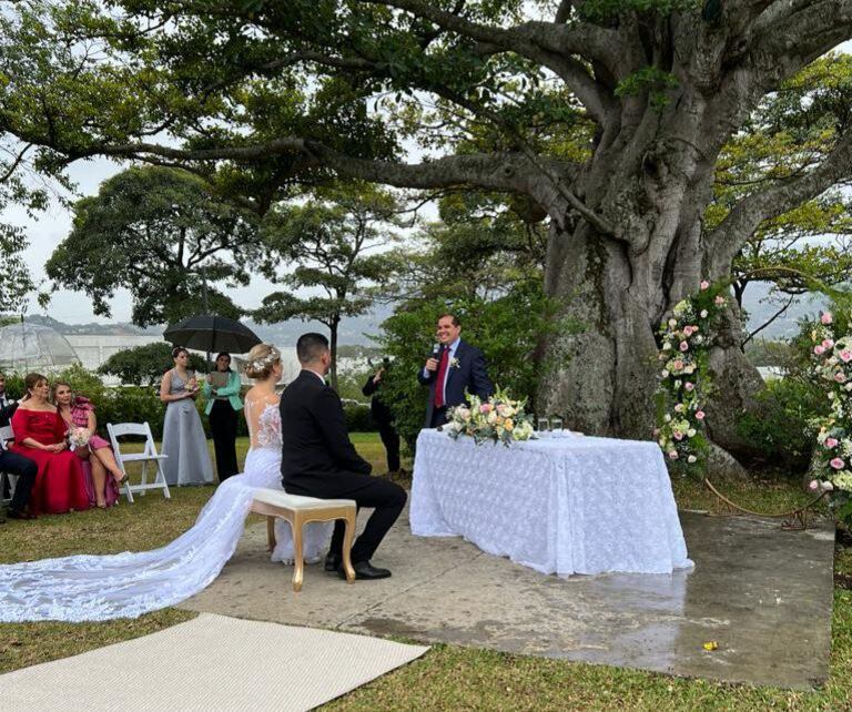Fotos de uso exclusivo para La Teja. Boda de diputada María Marta Carballo.