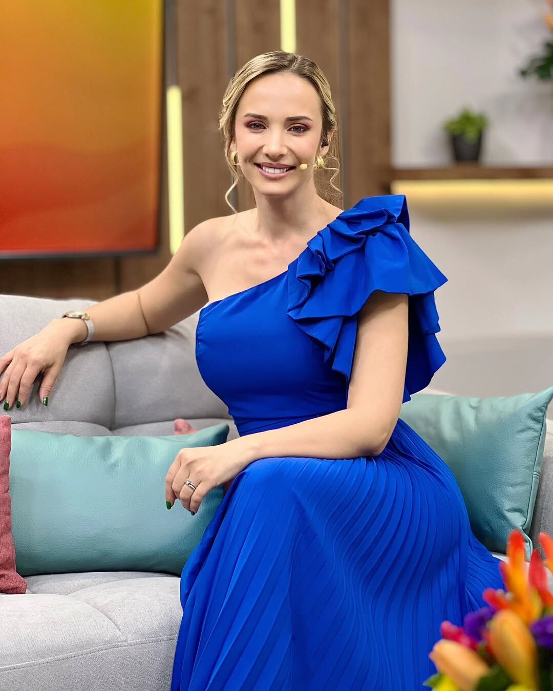 Charlyn López prácticamente le suplicó perdón a una nueva compañera que tiene en Repretel y que antes trabajó en Teletica luego de una torta que se jaló con ella.