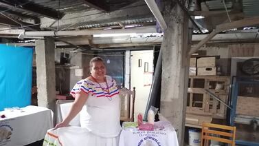 Mujer que vendió arroz con leche y limpió casas ahora tiene su propio negocito