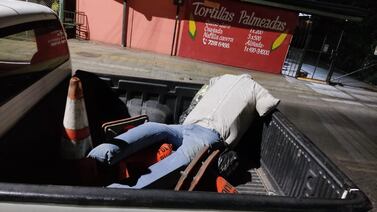 Policía salvó a varios Judas del fuego infernal