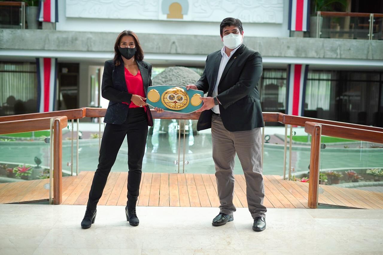 Traje de la boxeadora Yokasta Valle, hecho por el diseñador Gerson André. Cortesía.