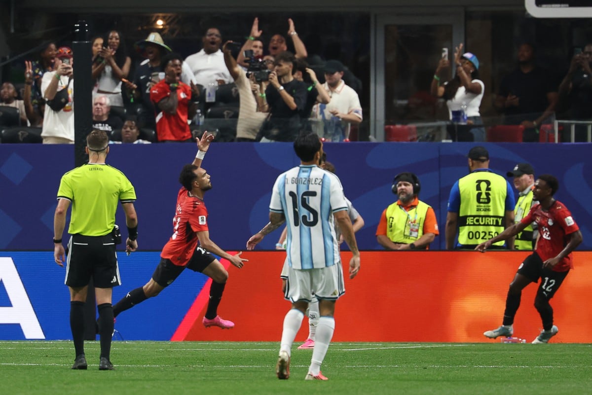 Mostafa Ziko celebra la segunda anotación de Egipto ante Argentina, en los octavos de final del Mundial 2026.