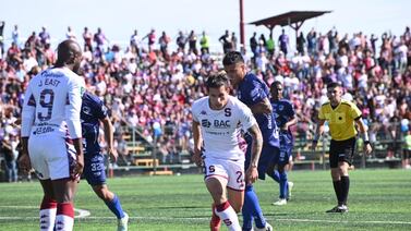 Luis Paradela revela cómo las pataditas de su bebé influyen en su buen nivel con Saprissa