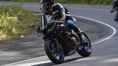 Familia de motociclista al que dieron por muerto en accidente y “resucitó” clama por ayuda