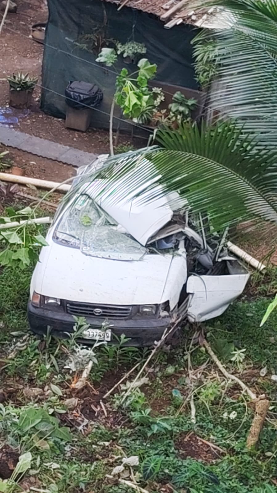 Camión que se habría quedado sin frenos choca con bus y carros en Herradura, sobre la ruta 27, la mañana del miércoles 9 de setiembre del 2026. Foto: Cortesía