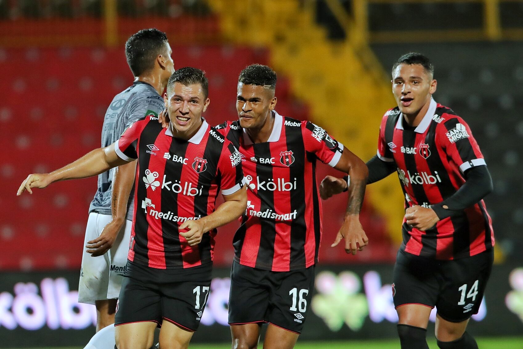 13/09/2023/ Juego entre Liga Deportiva Alajuelense vs Club Sport Cartaginés por la jornada 9 del torneo apertura de la Liga Promerica en el estadio Alejandro Morera Soto / foto John Durán