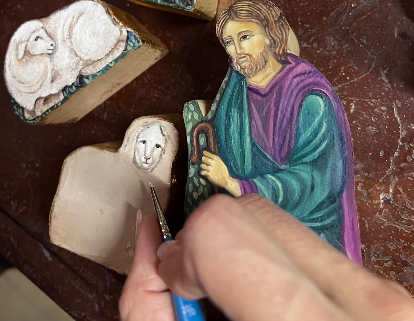 El papa León XIV bendecirá, el 15 de diciembre del 2025, un pesebre llamado Gaudium (Gozo) de la artista sacra costarricense Paula Sáenz el cual se exhibirá en el aula Paulo VI del Vaticano