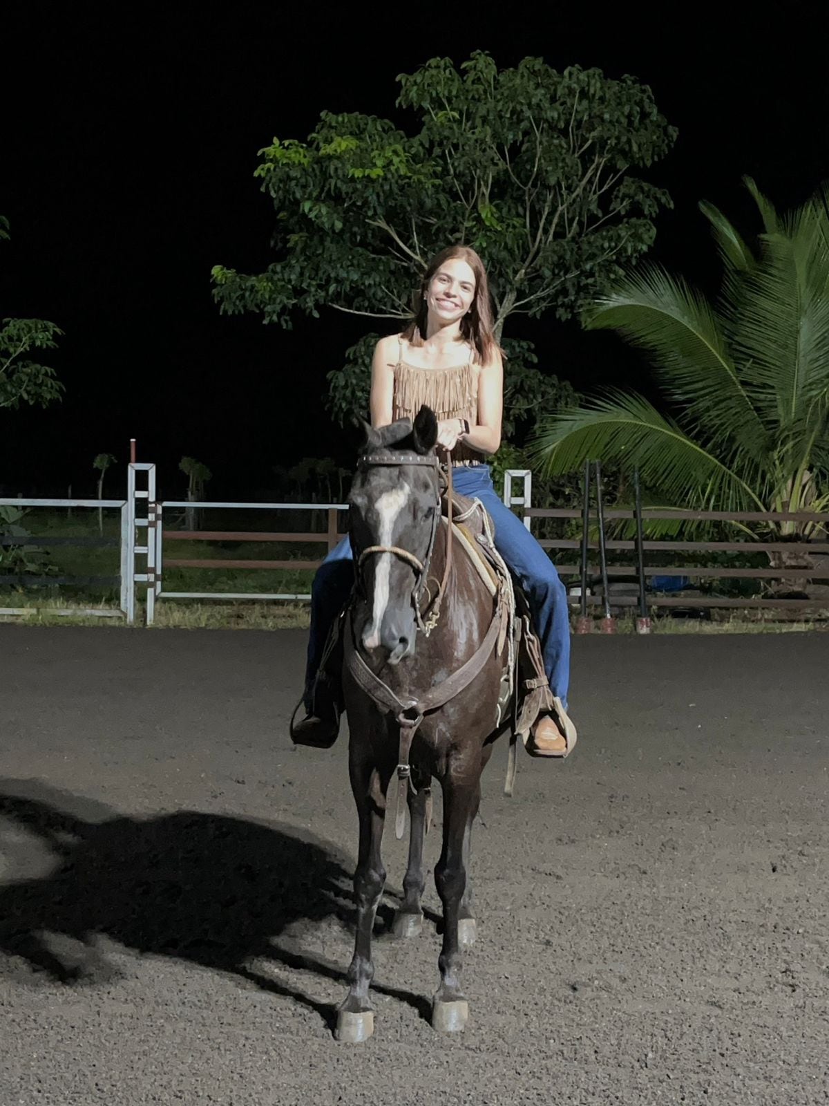 Morena y es una yegua criolla costarricense que desde hace siete años se convirtió en el centro de la vida de María Angelly García Chacón, una joven sancarleña de 19 años quien ahora no imagina su mundo sin ella.