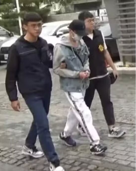 Hombre se provocó la amputación de sus piernas