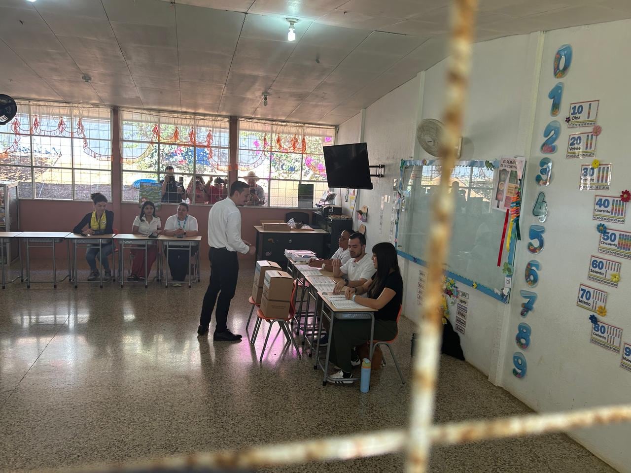 Voto de Ariel Robles en Pérez Zeledón. Foto: Rafael Pacheco