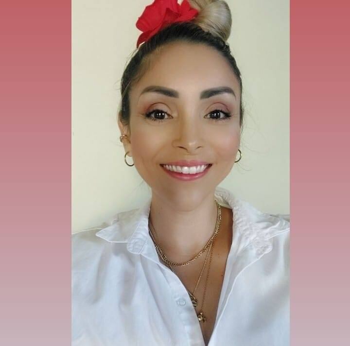 Yendry Vanessa Castro García, de 34 años, era una maestra de preescolar, madre de un muchacho de 17 de años y del pequeño Matheo, de 6 años, el niño que sobrevivió 15 horas solito en la montaña. Foto: Tomadas de redes sociales