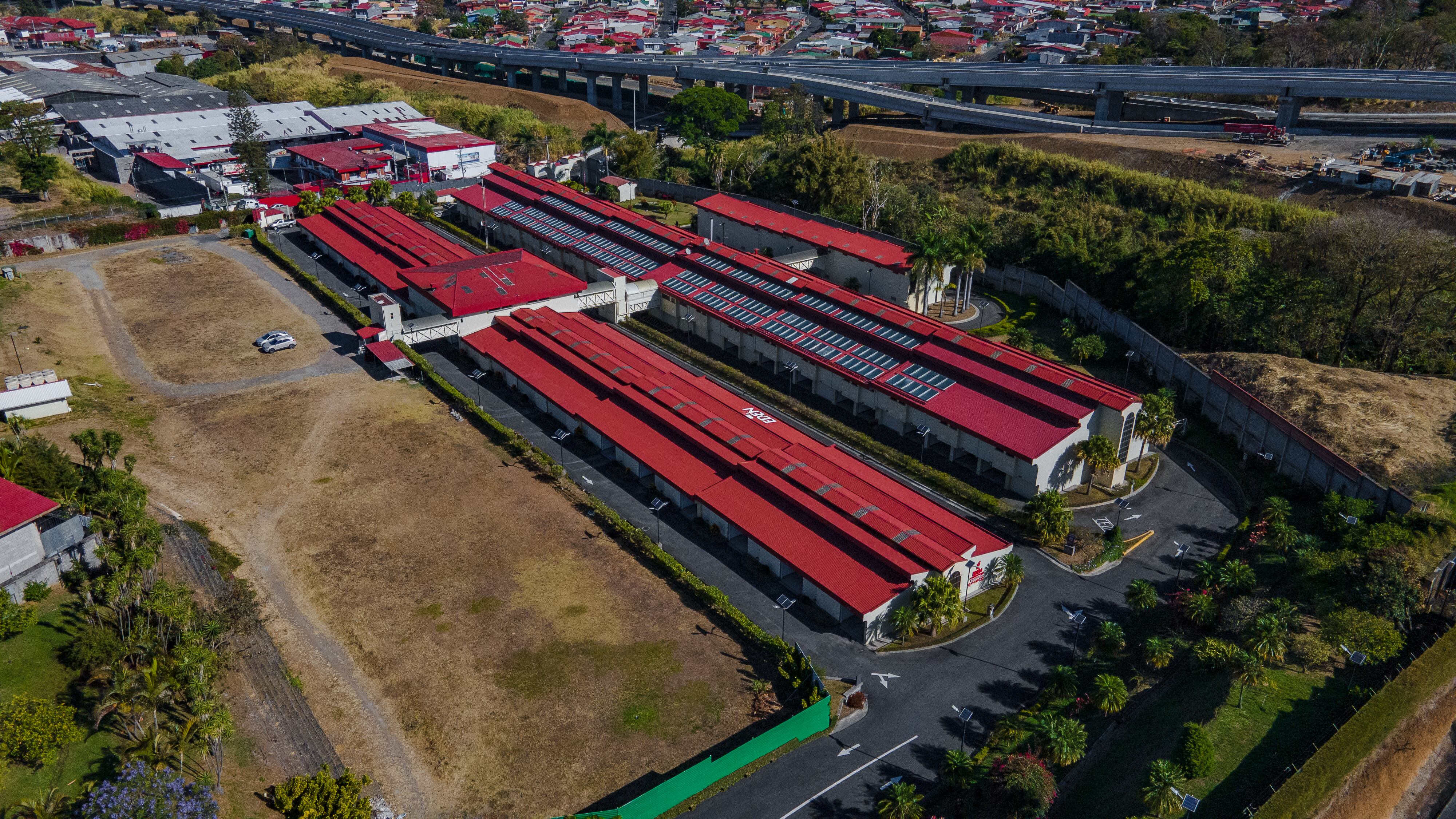 Ya puede darle rienda suelta a la pasión, pasar calentito y mantenerse en sintonía con la ecología porque cuatro moteles josefinos trabajan al 100% con paneles solares. Uno de los preferidos de los ticos, el jacuzzi, ahora es bien ecológico en los hoteles de paso Edén, Venus, Jardín Oriental y Maison Doree, de la cadena Fantasy Rooms.
