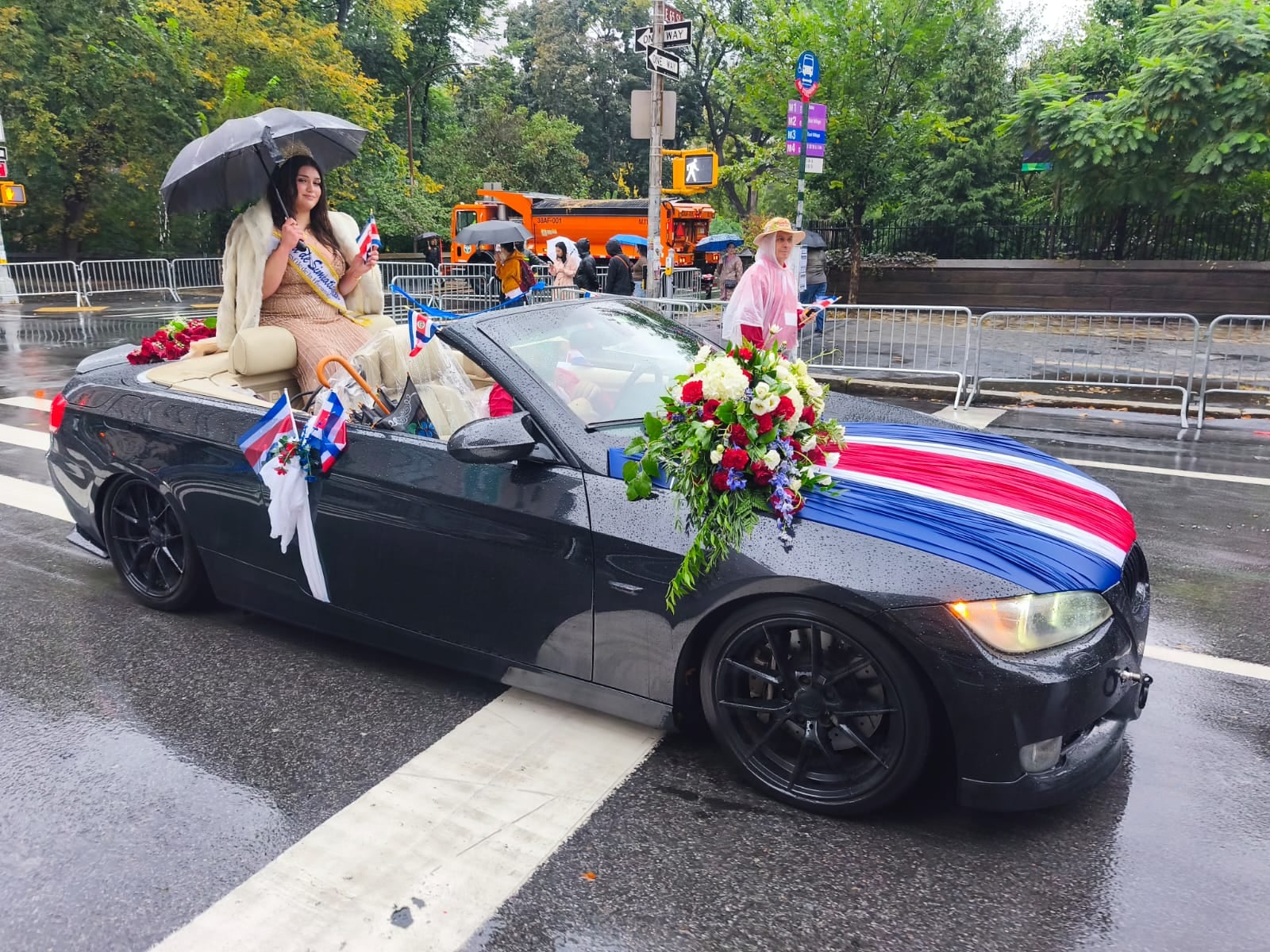 Costa Rica llevó un pedacito de su corazón hasta la emblemática Quinta Avenida de Nueva York este domingo 11 de octubre, durante el Desfile de la Hispanidad 2026, una oportunidad para mostrarle al mundo la riqueza de nuestras tradiciones y el orgullo de ser ticos.