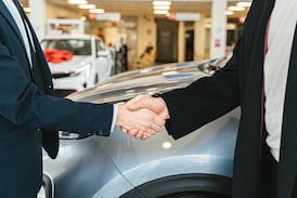 ¿Va a comprar carro usado? Estos son los detalles que debe revisar para evitar problemas