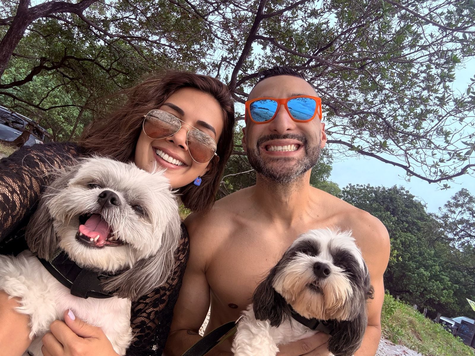 Lisboa y Moscow, los perritos de la cantante costarricense María José Castillo.