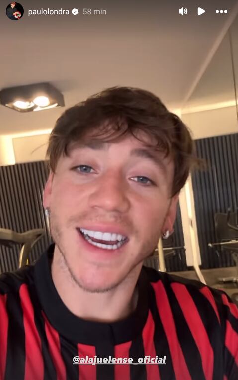 El cantante Paulo Londra filtró la que sería la nueva camisa de Alajuelense. Instagram Paulo Londra.