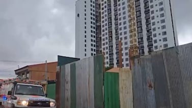 Obrero quedó prensado en una losa de concreto en condominio de San Sebastián
