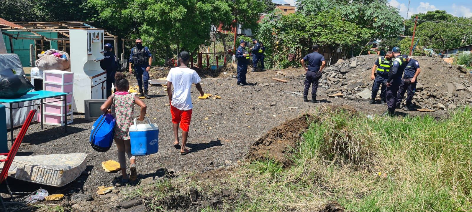 Desalojo de precario en Pavas. Foto Policía Municipal de San José.