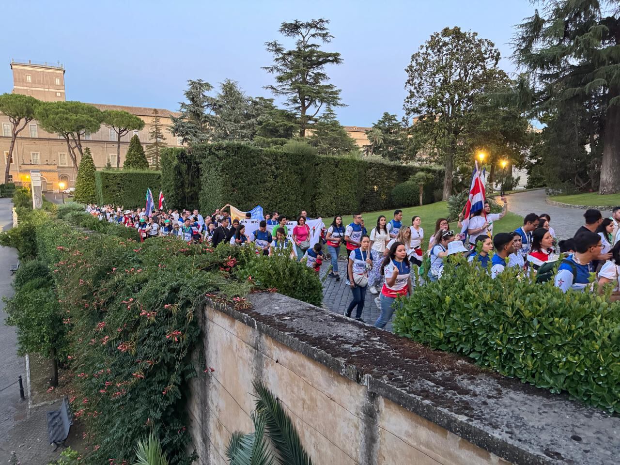 La edición 4 de la mini-romería en el Vaticano realmente fue histórica por la cantidad de ticos que participaron, más de 200, algo que en las tres ediciones anteriores no se había visto.