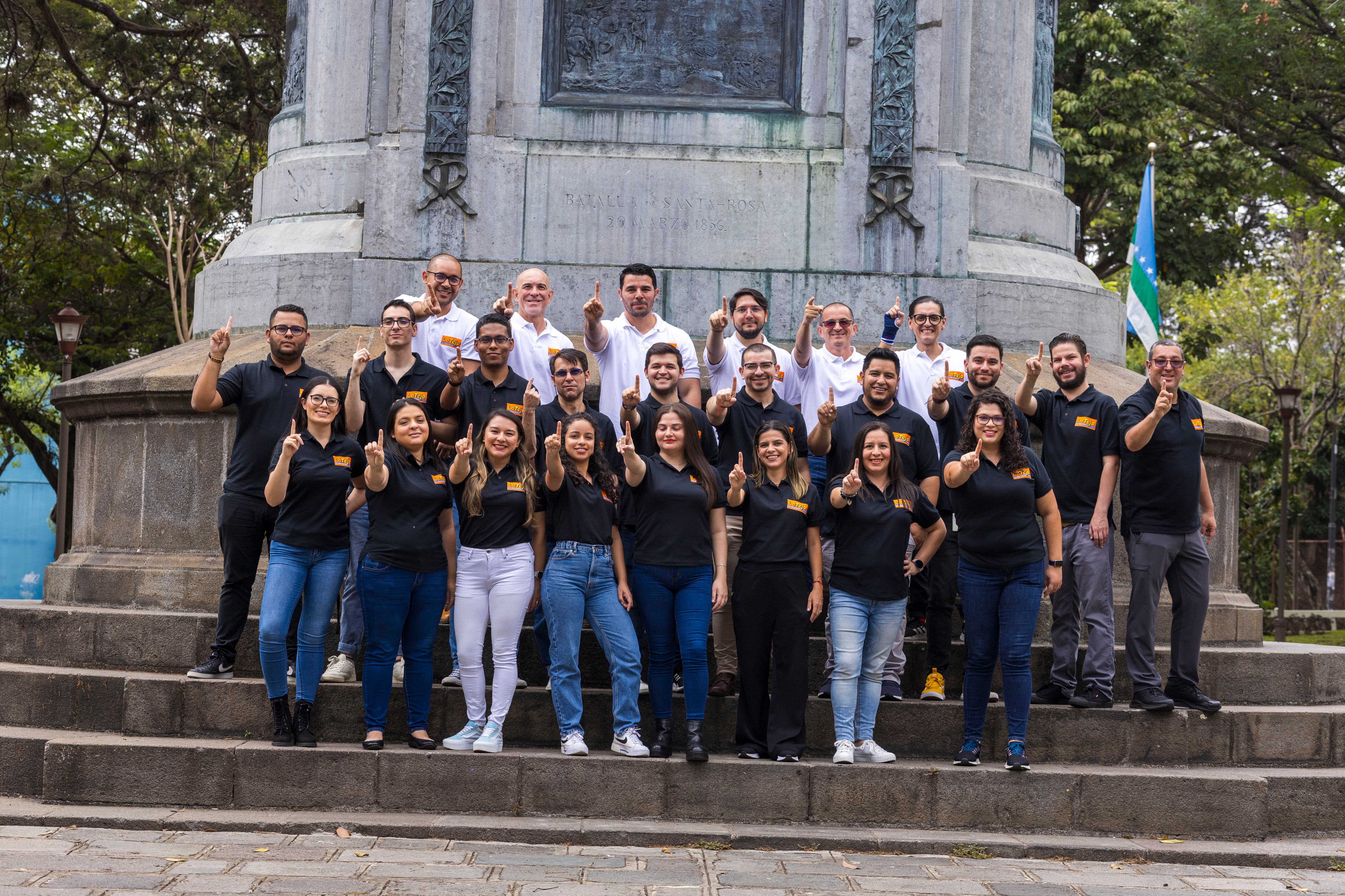 14/05/2024, San José, fotografías de los periodistas de La Teja, en el centro de San José.
