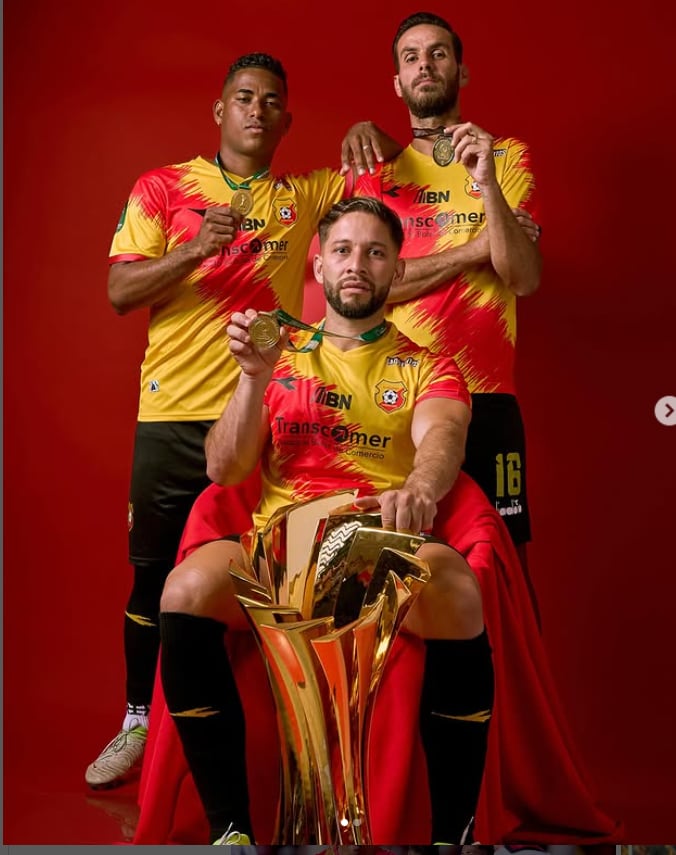 Herediano, trofeo de campeón Apertura 2024