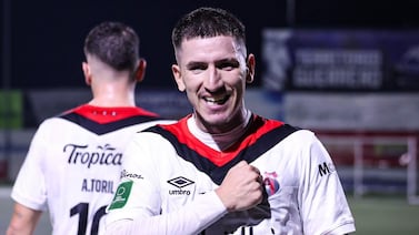 Anderson Canhoto ya luce los colores de otro grande de Centroamérica
