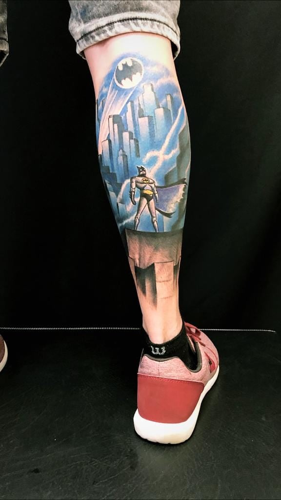 Steven Oviedo, un herediano de 40 años, convirtió la mítica serie animada de Batman de los 90 en un impresionante proyecto de tatuajes y una colección de más de 150 piezas.