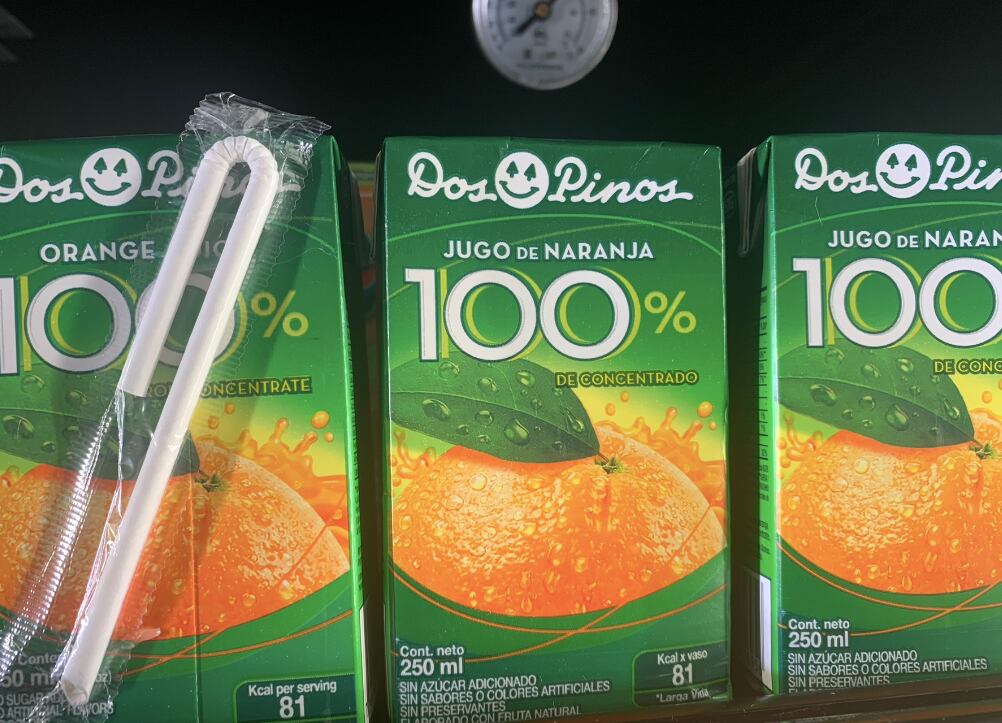 Después de 37 años de trabajar Dos Pinos “pensiona” a las pajillas de plástico