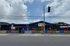 Salud investiga aparente intoxicación alimentaria masiva en escuela en Alajuela
