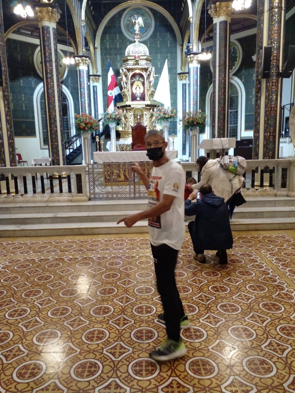 Dimas Fonseca Blanco un ultramaratonista, y patarraceño de la pura cepa, al comenzar la primera de las seis romerías que lo tendrán caminando por toda Centroamérica y México.