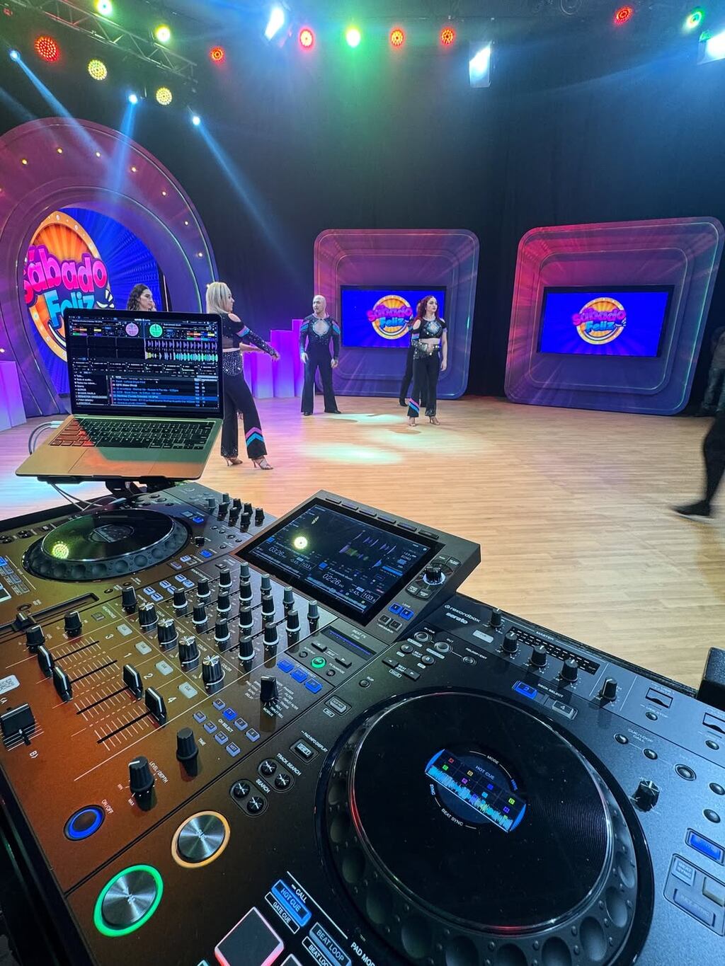 Así es el nuevo set que Teletica construyó para Sábado feliz | La Teja