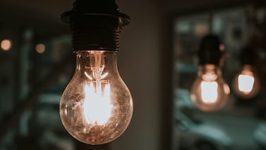 Sequía extrema y alza en gasolinas: la amenaza oculta sobre el recibo de luz que Laura Fernández no contempló