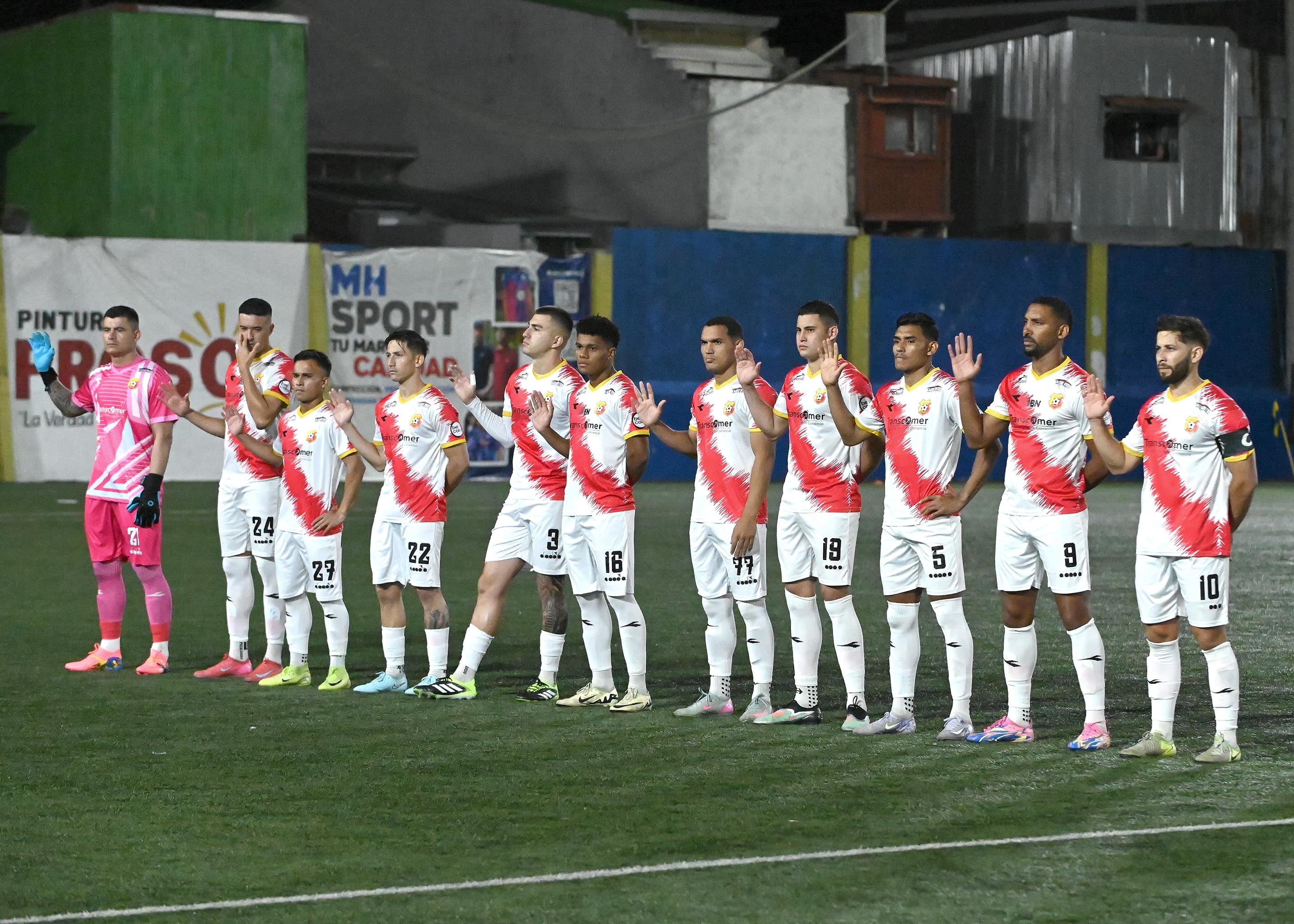 24 de julio del 2025. Estadio Colleya Fonseca, Guadalupe. 20:00 hras. Juego inaugural del Torneo de Apertura 2025 del Campeonato Nacional de Futbol de la Primera División. Guadalupe FC se enfrentó al Club Sport Herediano en juego que finalizó con empate sin goles. En la foto: Ambiente general del juego y algunos acciones importantes durante el partido. Foto: Albert Marín.