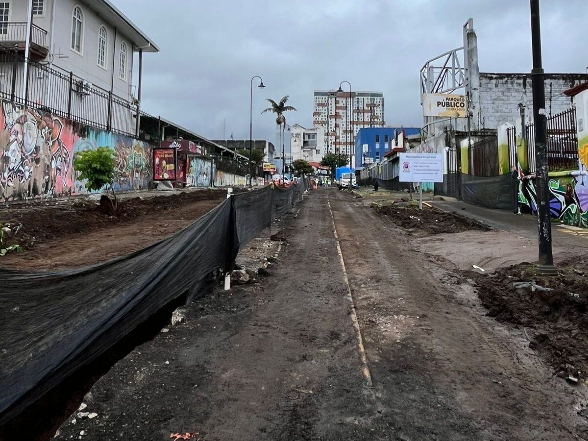 La línea principal del tranvía comienza en Cuesta Moras y llega hasta la Sabana.