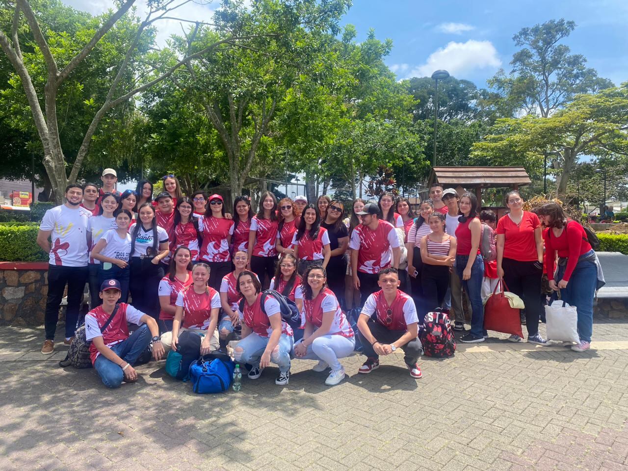 La Pastoral Juvenil de la León XIII llamada Centinelas, participó del Día Nacional de la Juventud San José 2023. En la foto, diferentes pastorales juveniles de San Ramón