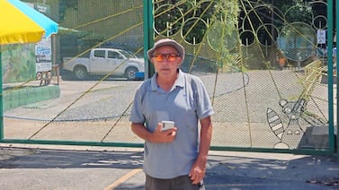 El “ojo de águila” de Quepos: adulto mayor de 71 años hace importante labor para salvar vidas de monos