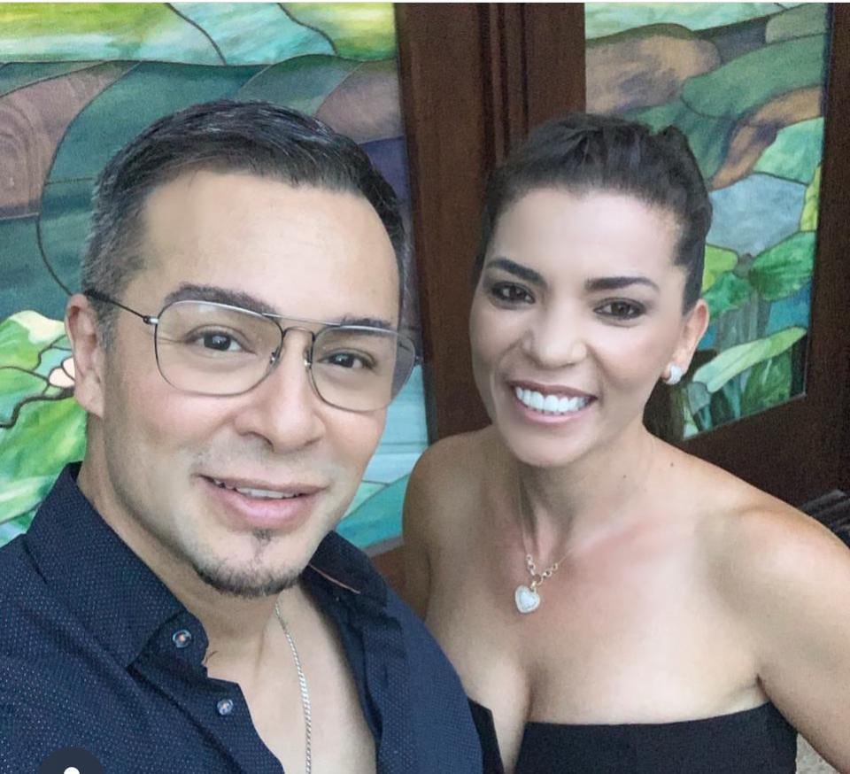 Ángel Rafael, maquillista, y su mejor amiga Yorleny Aguilar, productora de eventos.