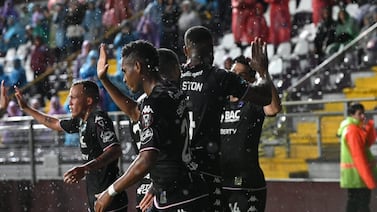 Famosísimo ‘streamer’ internacional luce orgulloso la camisa de Saprissa
