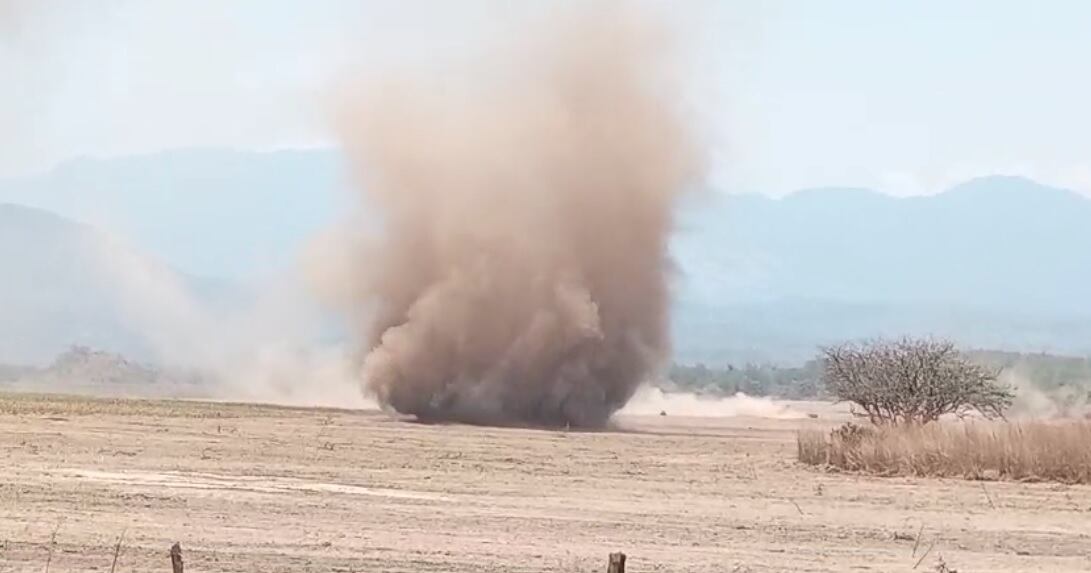 Este lunes 6 de mayo era otro día normal de trabajo en Liberia para don Alfredo Zambrana, cuando de pronto, después de la entrada de la conocida poza Los Coyotes, en un cañal recién cortado, se formaron dos torbellinos