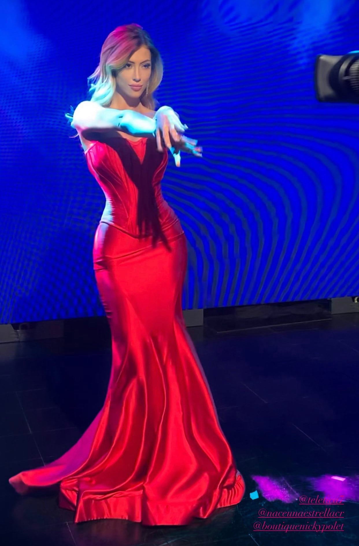 Natalia Carvajal compartió esta fotografía de la promoción de 'Nace una estrella', programa en el que la anunciaron como co-presentadora. Antes trabajó como conductora de 'Dancing with the Stars', 'De boca en boca' y 'El Chinamo'. Foto: Instagram