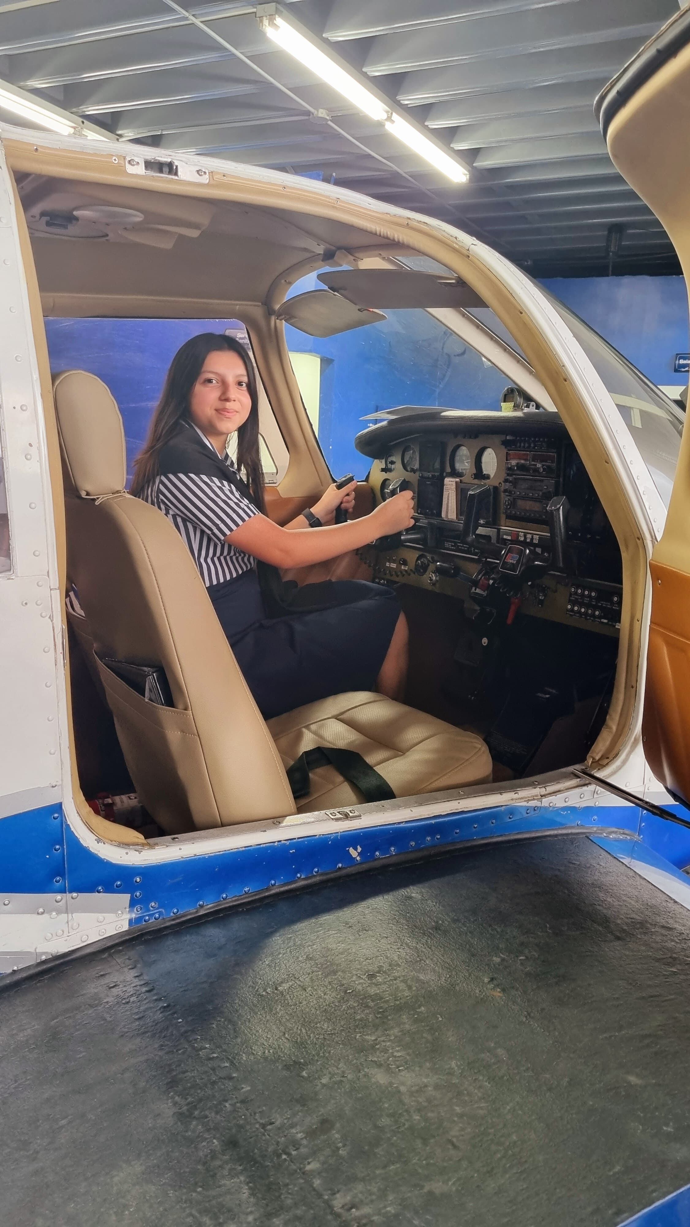 La futura piloto nacida en Chinandega, Yeimy Velásquez Arauz, nos confirma que está muy ilusionada con entrar el otro año a la universidad y así continuar conquistando el mundo y transformando sus sueños en realidad.