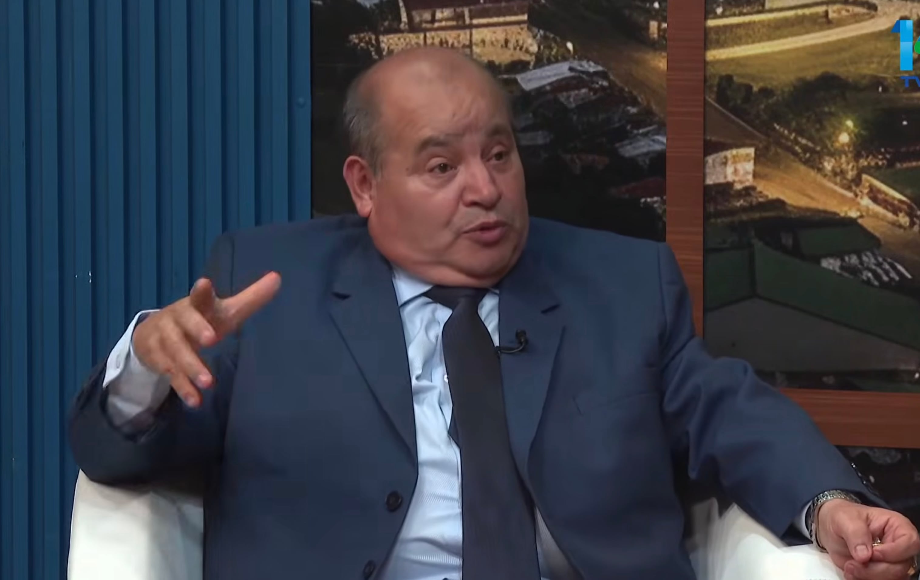 Freddy González, secretario general del Partido Pueblo Soberano, durante su participación en el espacio Tertulia de Noche, de Canal 14, el 12 de agosto. Allí afirmó que el PPSO sabía quiénes eran y dónde estaban personas que, según él, participaron en una estrategia del Frente Amplio durante el traspaso de poderes.