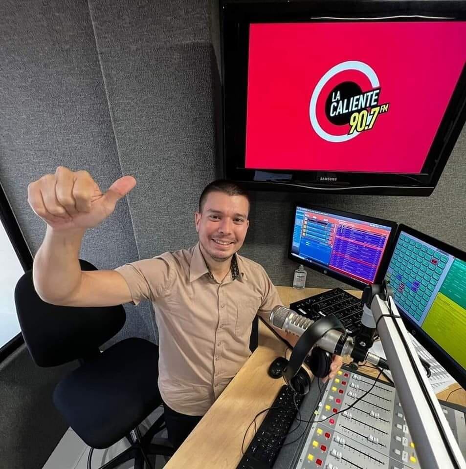 Bryan Chacón Steller, el guapileño, emisora La Caliente de Multimedios