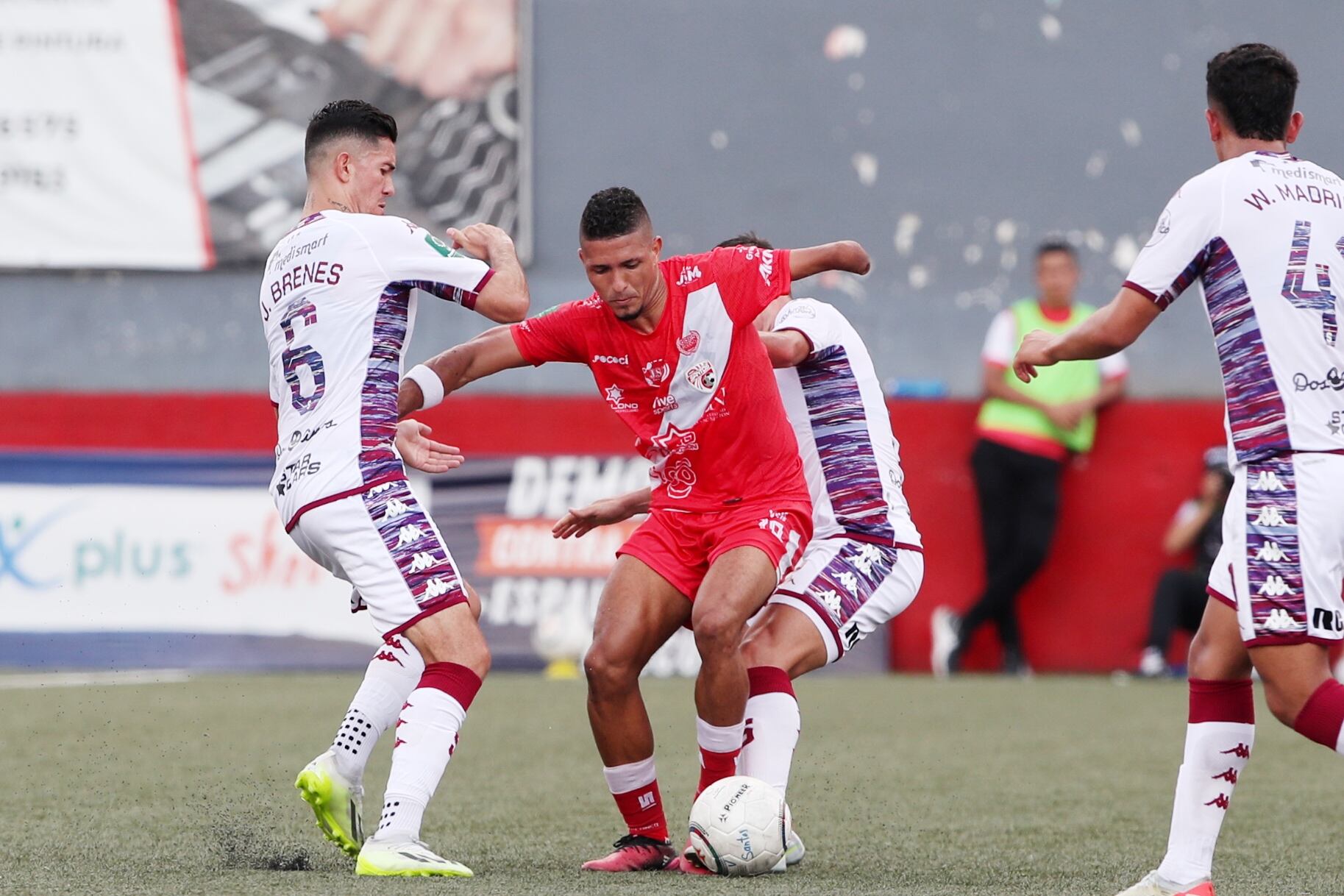 01/03/2024/ Juego entre Santos de Guapiles vs Deportivo Saprissa por el torneo Clausura de la Liga Promerica en el estadio Ebal Rodríguez / Foto John Durán