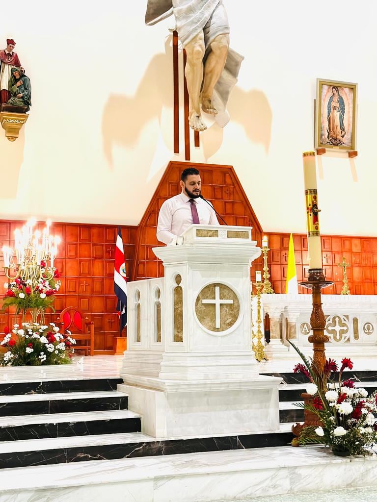 David Jiménez Zamora, sancarleño de 44 años, abogado de profesión, esposo de Guiselle Barquero y, desde el 2018, el encargado de representar a Jesús en la procesión del Domingo de Ramos, la entrada triunfal a Jerusalén en la catedral de Ciudad Quesada