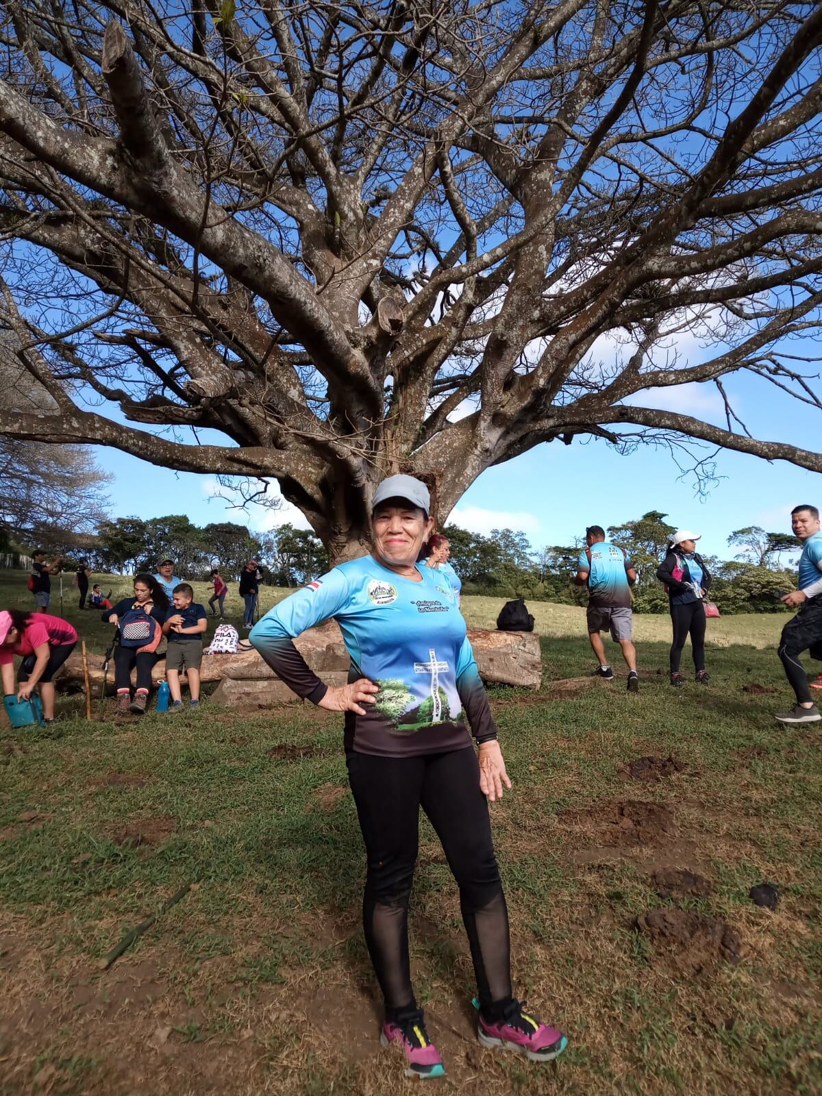Dinorah Mesén en catarata Londres