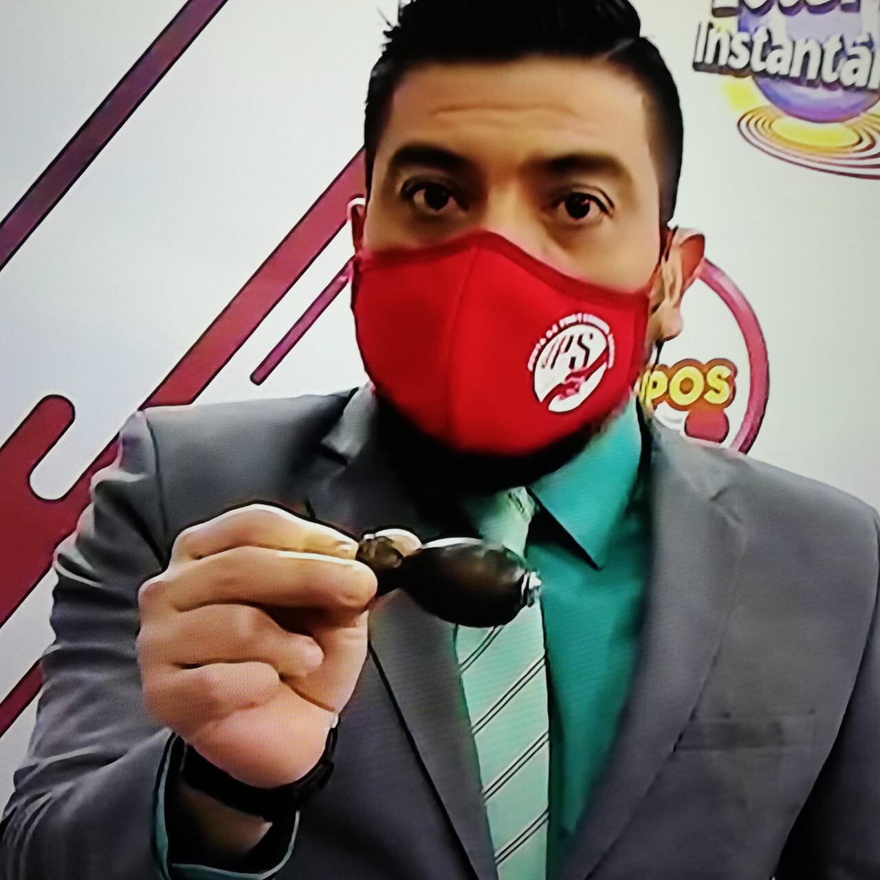 La tómbola de los premios se eschochó justo empezando el segundo sorteo extraordinario de consolación de la Junta de Protección Social, que tuvo un premio mayor de 300 millones de colones, este 27 de diciembre del 2020