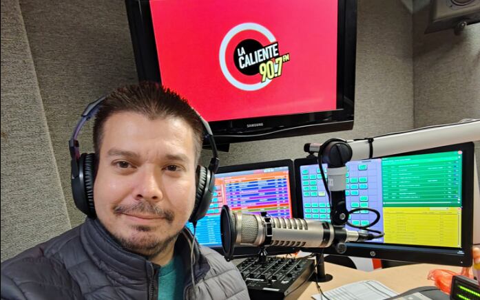 Bryan Chacón, El Guapileño, locutor de la emisora La Caliente.