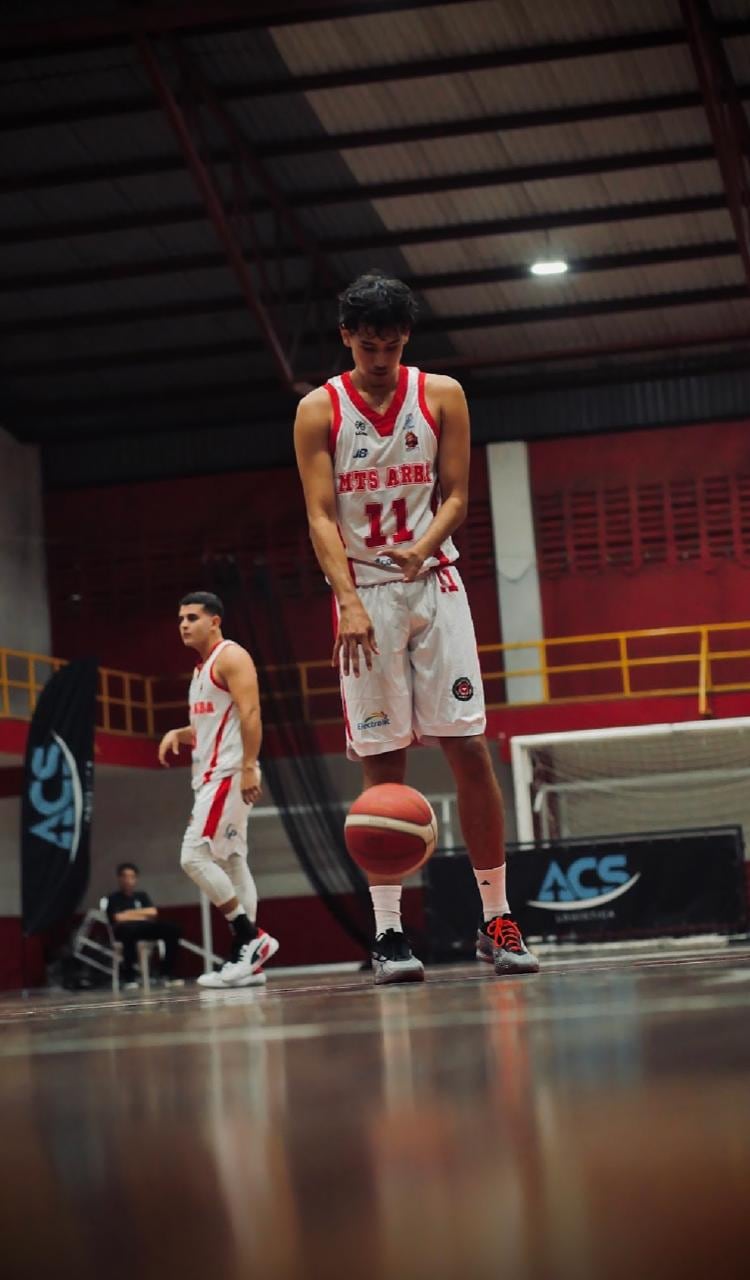 Elián Soto Monge es jugador de ARBA San Ramón en la Liga Superior de Baloncesto en Costa Rica.